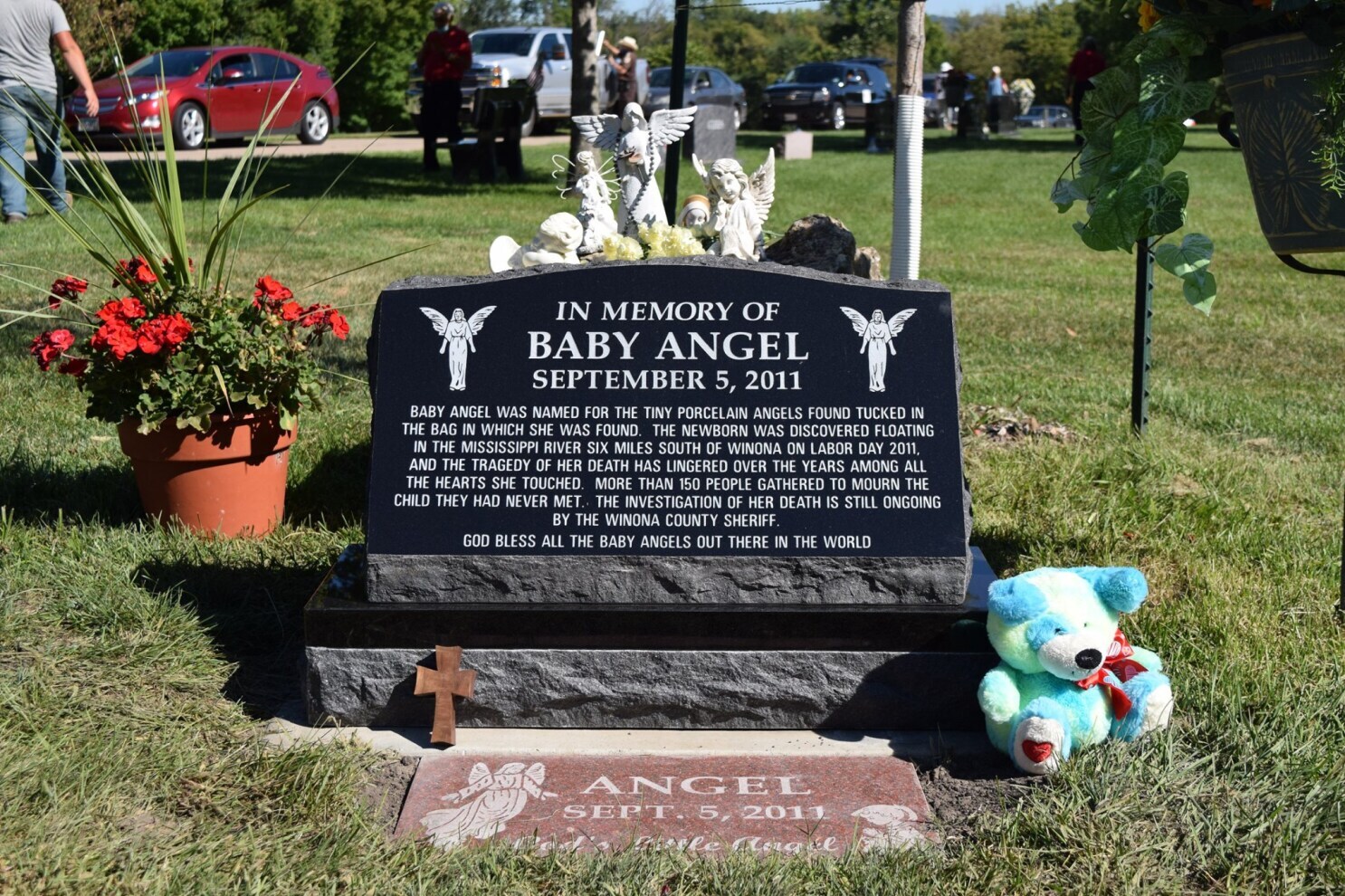 [IMAGE] They called her 'Baby Angel.' Now, forensic genealogy might finally ID infant found in Mississippi River