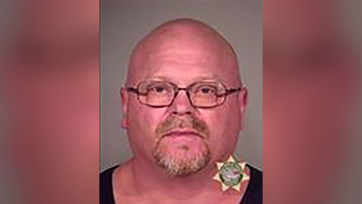 [IMAGE] Police arrest a suspect in an Oregon city's oldest cold case homicide with the help of DNA